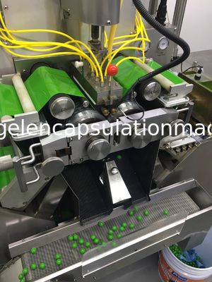 柔らかいカプセルの自動生産ラインのための専門のペイントボールのカプセル封入機械
