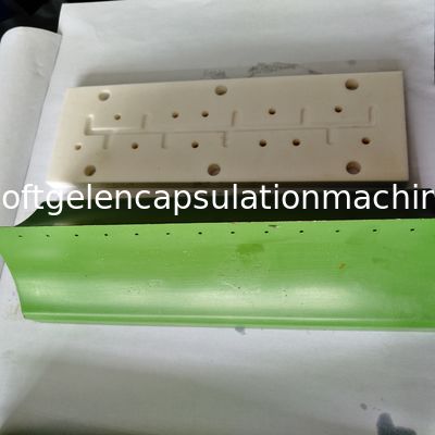 機械に円形のペイントボールをロールするアルミニウム カプセルは表面のTratmentの死ぬ